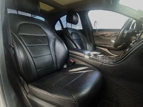 Used 2017 Mercedes-Benz C 300 4MATIC Sedan image 9