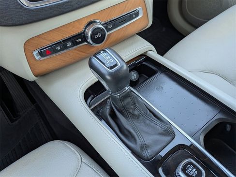 Used 2022 Volvo XC90 T6 Momentum w/ Advanced Package image 21