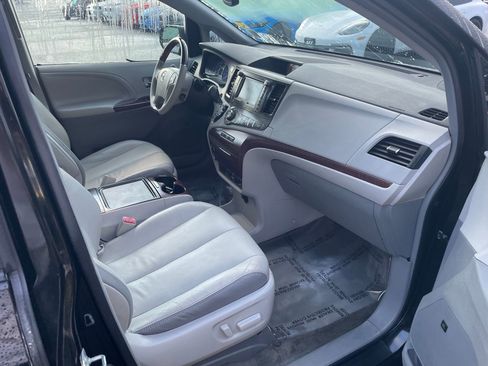 Used 2013 Toyota Sienna Limited w/ Premium Pkg image 33