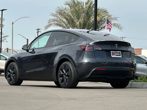Used 2025 Tesla Model Y Long Range image 6