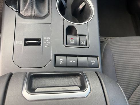 Used 2021 Toyota Highlander L FWD image 26