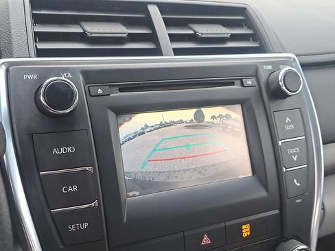 Used 2015 Toyota Camry LE image 21