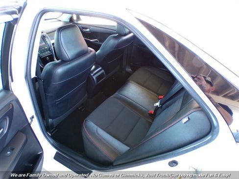 Used 2016 Toyota Camry SE FWD image 19