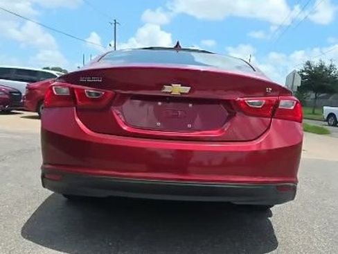 Used 2018 Chevrolet Malibu LT FWD image 4