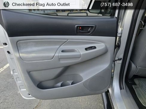 Used 2013 Toyota Tacoma PreRunner image 38