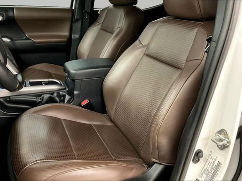 Used 2020 Toyota Tacoma Limited image 19