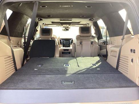 Used 2018 Cadillac Escalade Platinum AWD/4WD image 12
