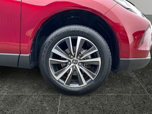 Used 2023 Toyota Venza LE image 9