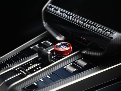 Used 2025 Aston Martin Vanquish RWD image 23