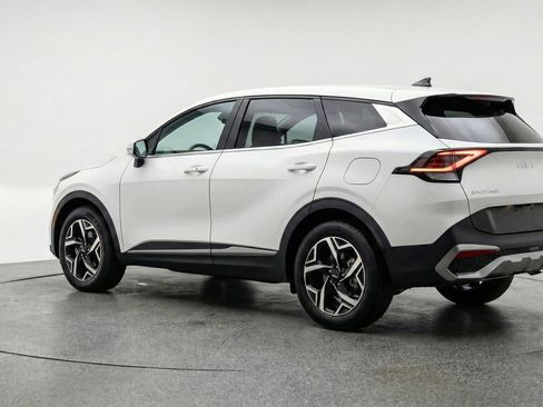 Used 2025 Kia Sportage LX AWD/4WD image 6