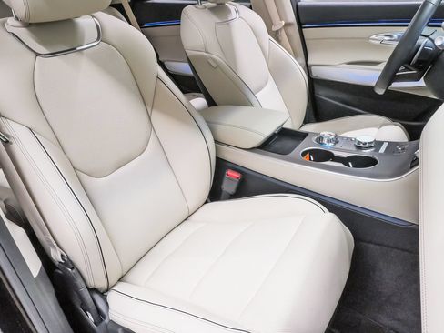 Certified 2026 Genesis GV70 2.5T Advanced AWD/4WD image 15