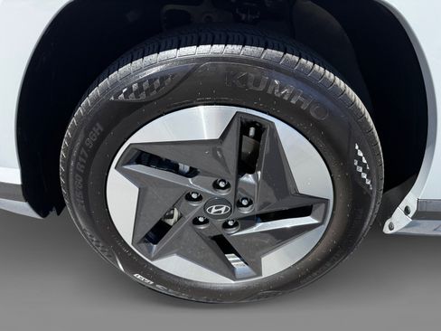 Certified 2024 Hyundai Kona SEL FWD image 9