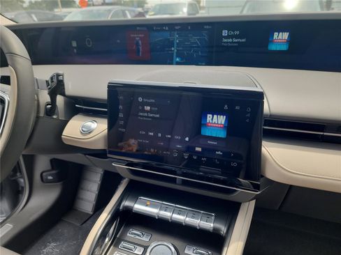 New 2025 Lincoln Nautilus Premier image 28