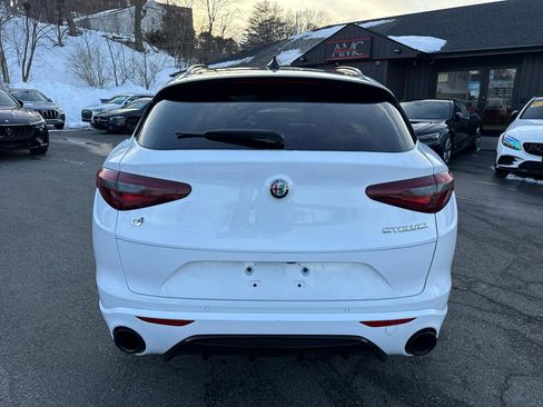 Used 2022 Alfa Romeo Stelvio Veloce image 16