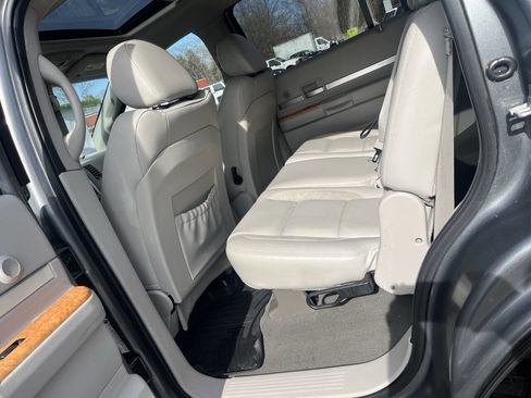 Used 2009 Chrysler Aspen Limited w/ Trailer Tow Group image 39