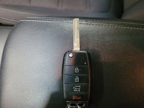 Used 2016 Kia Sorento LX image 32