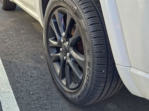 Used 2019 Jeep Grand Cherokee Altitude image 10