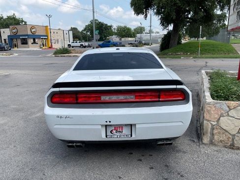 Used 2011 Dodge Challenger R/T RWD image 5