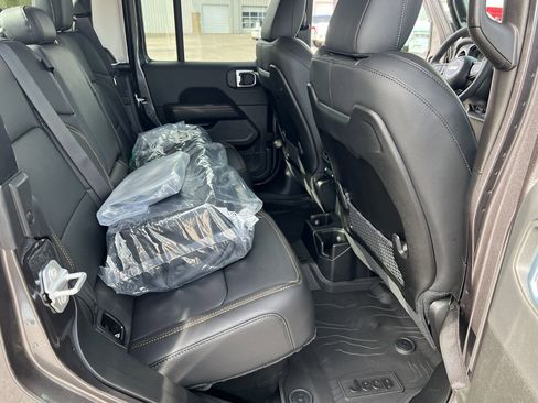 New 2025 Jeep Gladiator Sport image 13