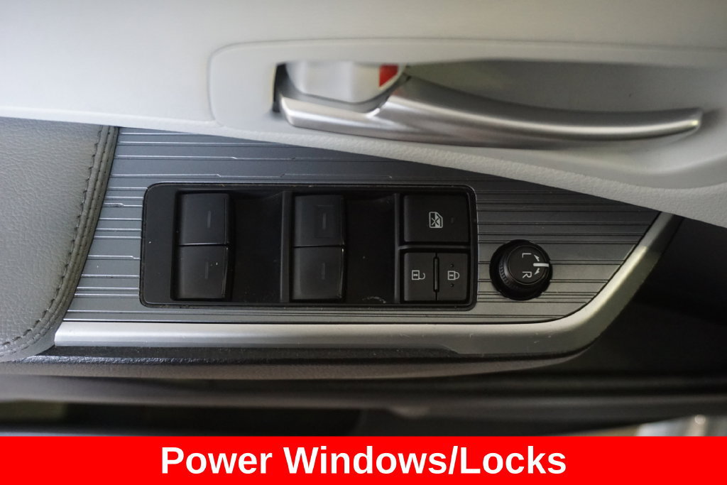 Used 2025 Toyota Sienna XLE w/ XLE Plus Package AWD/4WD image 5