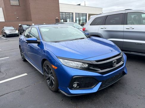Used 2018 Honda Civic Sport Touring image 4