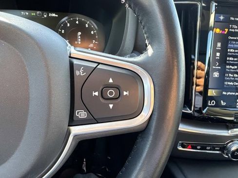 Used 2020 Volvo XC60 T5 Momentum image 20