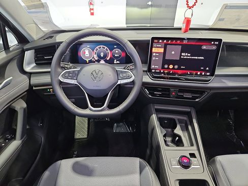 New 2026 Volkswagen Tiguan SE FWD image 15