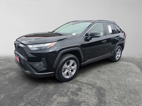 Used 2024 Toyota RAV4 XLE AWD/4WD image 7