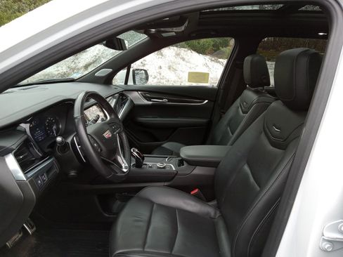 Used 2023 Cadillac XT6 Sport image 9