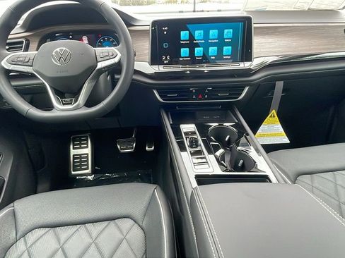 New 2025 Volkswagen Atlas SEL Premium R-Line image 17