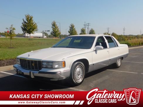 Used 1995 Cadillac Fleetwood Brougham RWD image 1