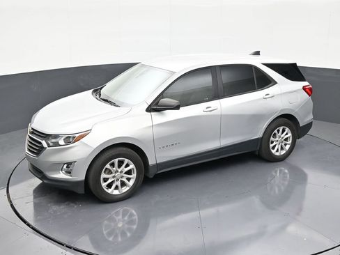 Used 2020 Chevrolet Equinox LS image 12