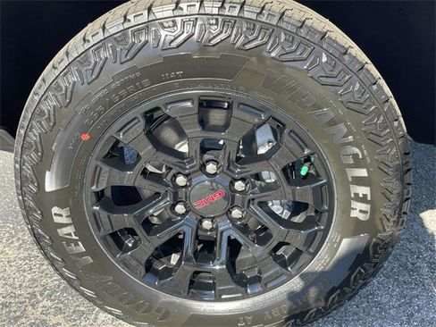 New 2026 GMC Canyon Elevation w/ Convenience Package image 6