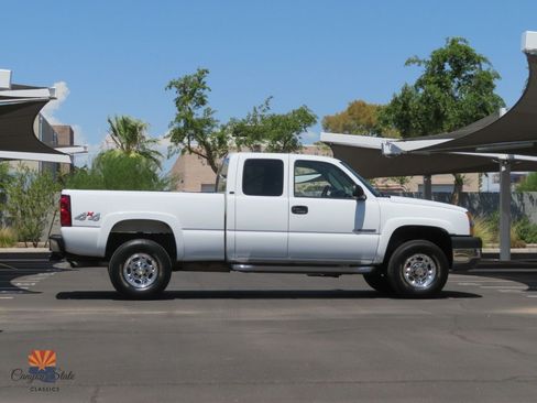 Used 2004 Chevrolet Silverado 2500 LT w/ Skid Plate Package AWD/4WD image 2