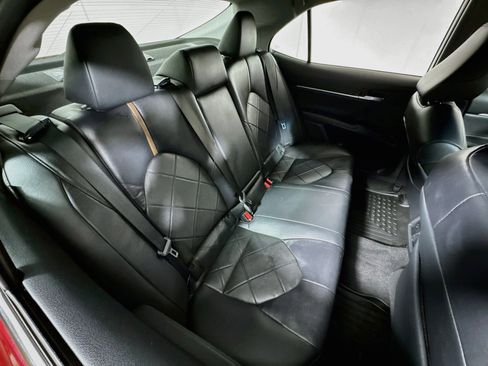 Used 2018 Toyota Camry XLE image 24