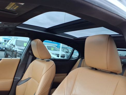 Used 2019 Lexus ES 350 Ultra Luxury FWD image 26