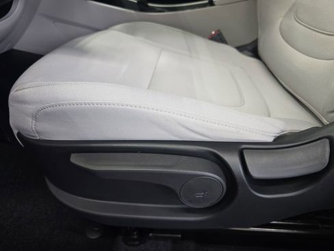 New 2026 Hyundai Tucson SE image 29