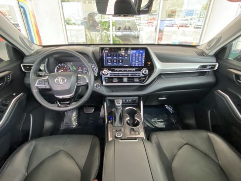 Used 2021 Toyota Highlander Platinum AWD/4WD image 30