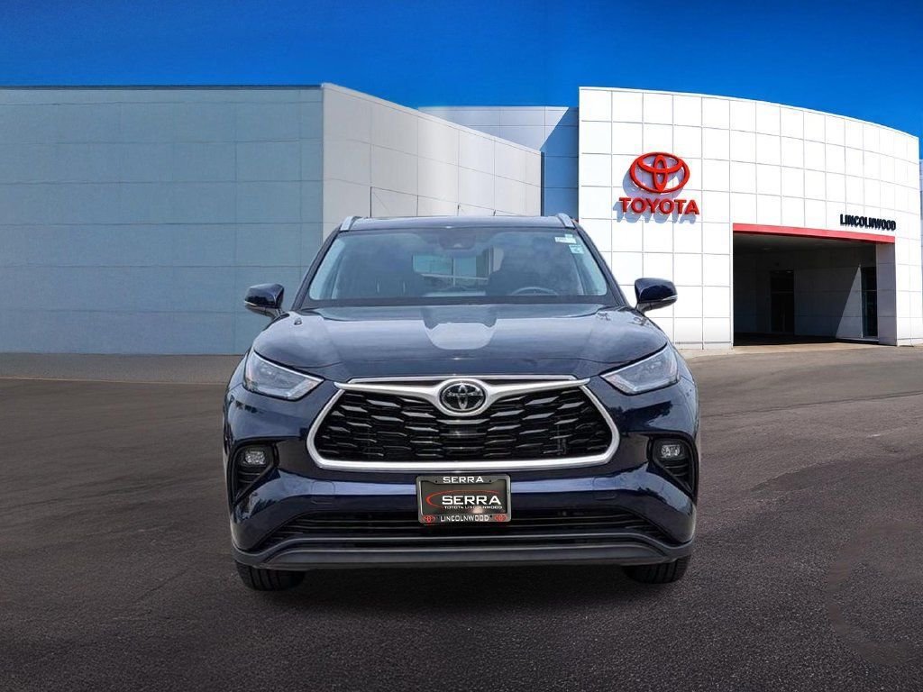 Used 2026 Toyota Highlander XLE AWD/4WD image 8