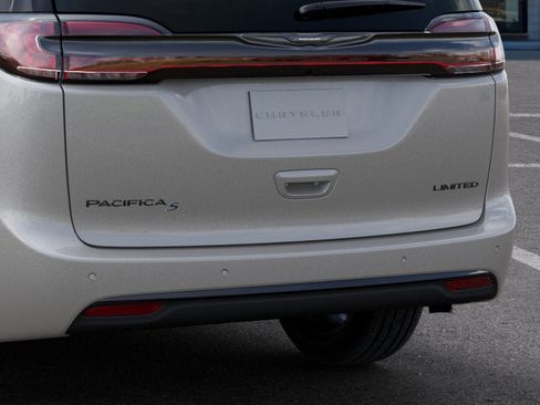New 2026 Chrysler Pacifica Limited w/ S Appearance Package image 13