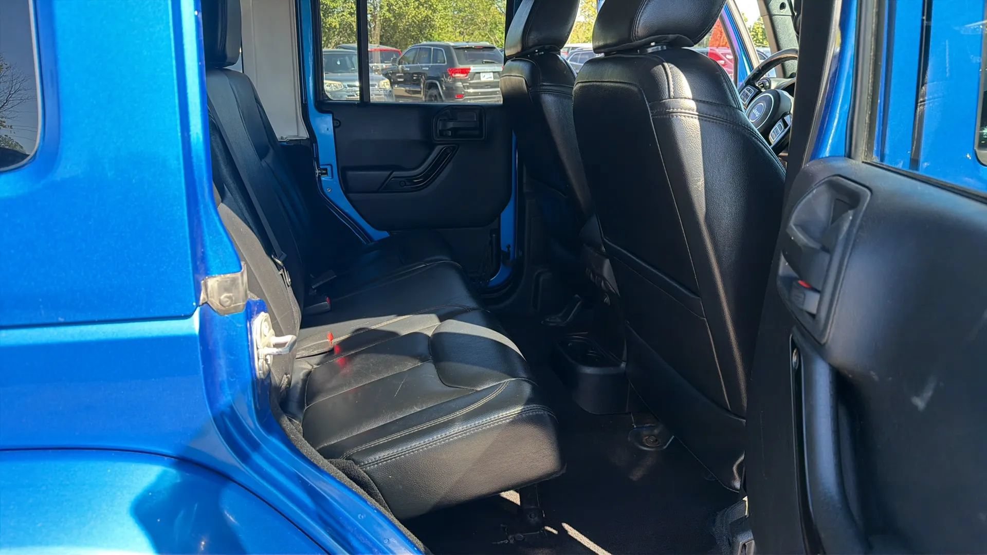 Used 2014 Jeep Wrangler Unlimited Sahara w/ Dual Top Group AWD/4WD image 36