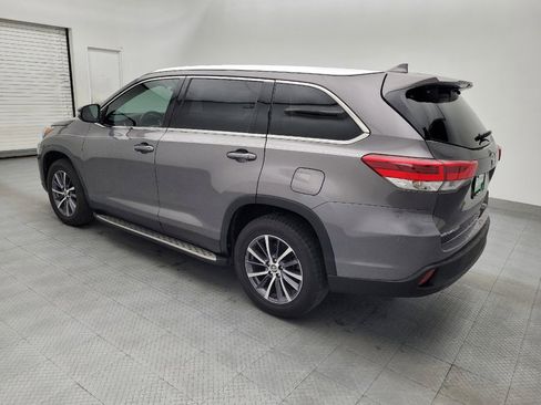 Used 2019 Toyota Highlander XLE FWD image 3