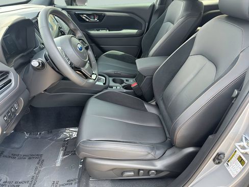 Used 2025 Subaru Forester Touring AWD/4WD image 16