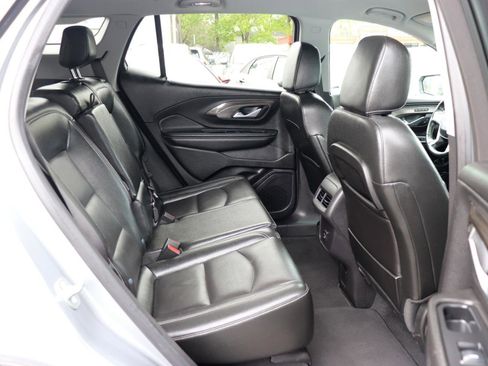 Used 2024 GMC Terrain SLT image 13