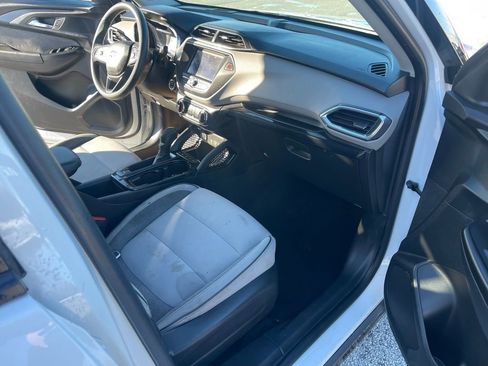Used 2021 Chevrolet TrailBlazer LT image 23