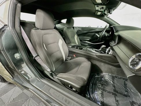 Used 2017 Chevrolet Camaro LT RWD image 28