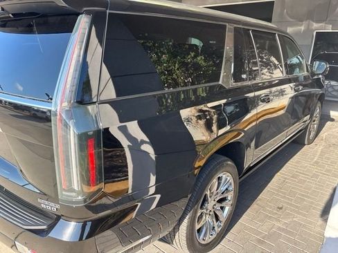 Used 2025 Cadillac Escalade ESV Premium Luxury w/ LPO, Radiant Package AWD/4WD image 5