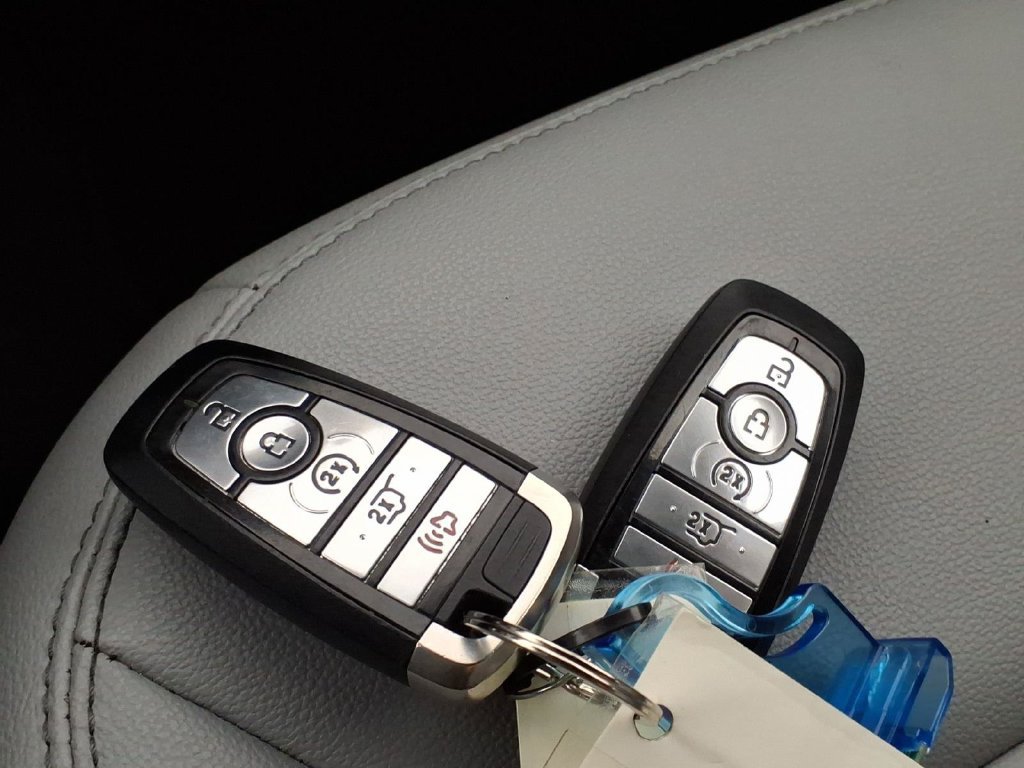 Used 2021 Ford Explorer XLT w/ Equipment Group 202A AWD/4WD image 26