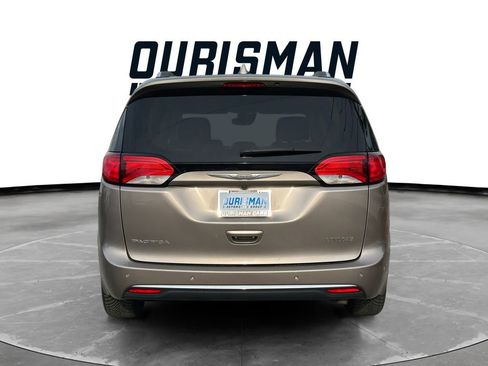 Used 2018 Chrysler Pacifica Touring-L Plus w/ Advanced Safetytec Group FWD image 5