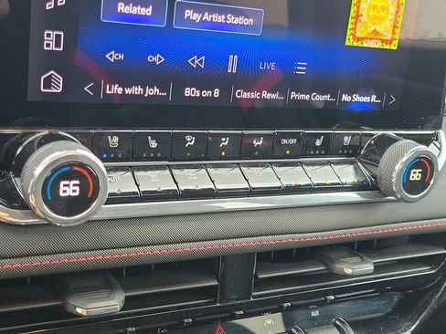 Used 2024 Chevrolet Colorado Z71 w/ LPO, Dark Essentials Package AWD/4WD image 30